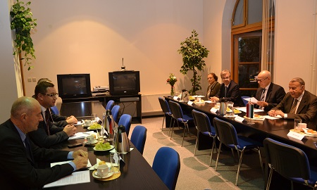 Fotografie ze setkání s prvním předsedou Nejvyššího soudu Italské republiky Giorgiem Santacrocem.